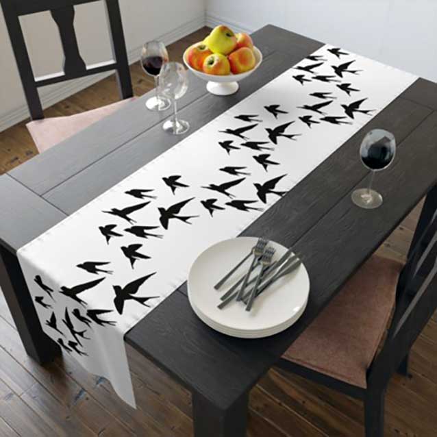 Andorinhas Table Runner 